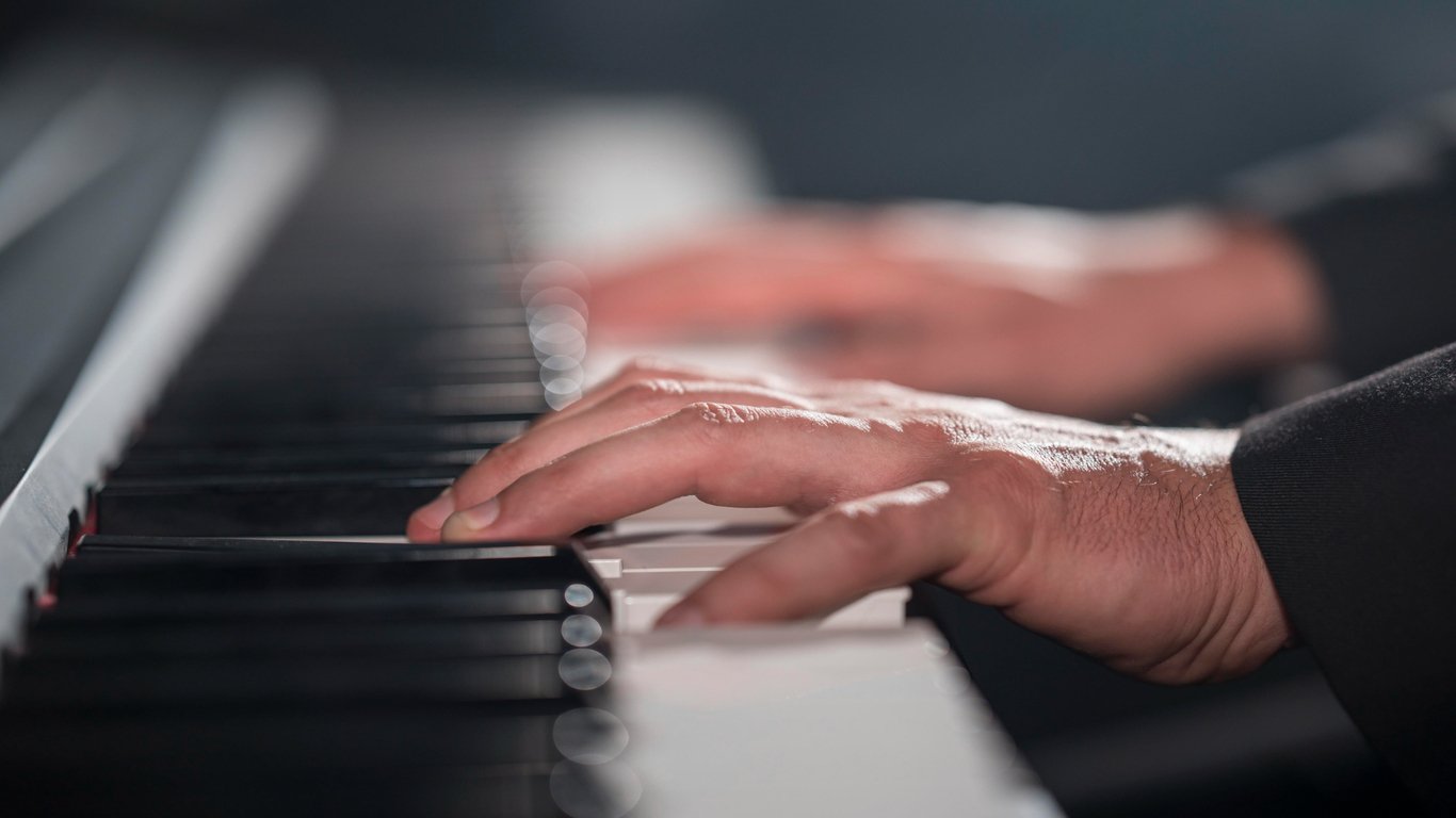 How Navasaz Academy Supports Adult Piano Learners